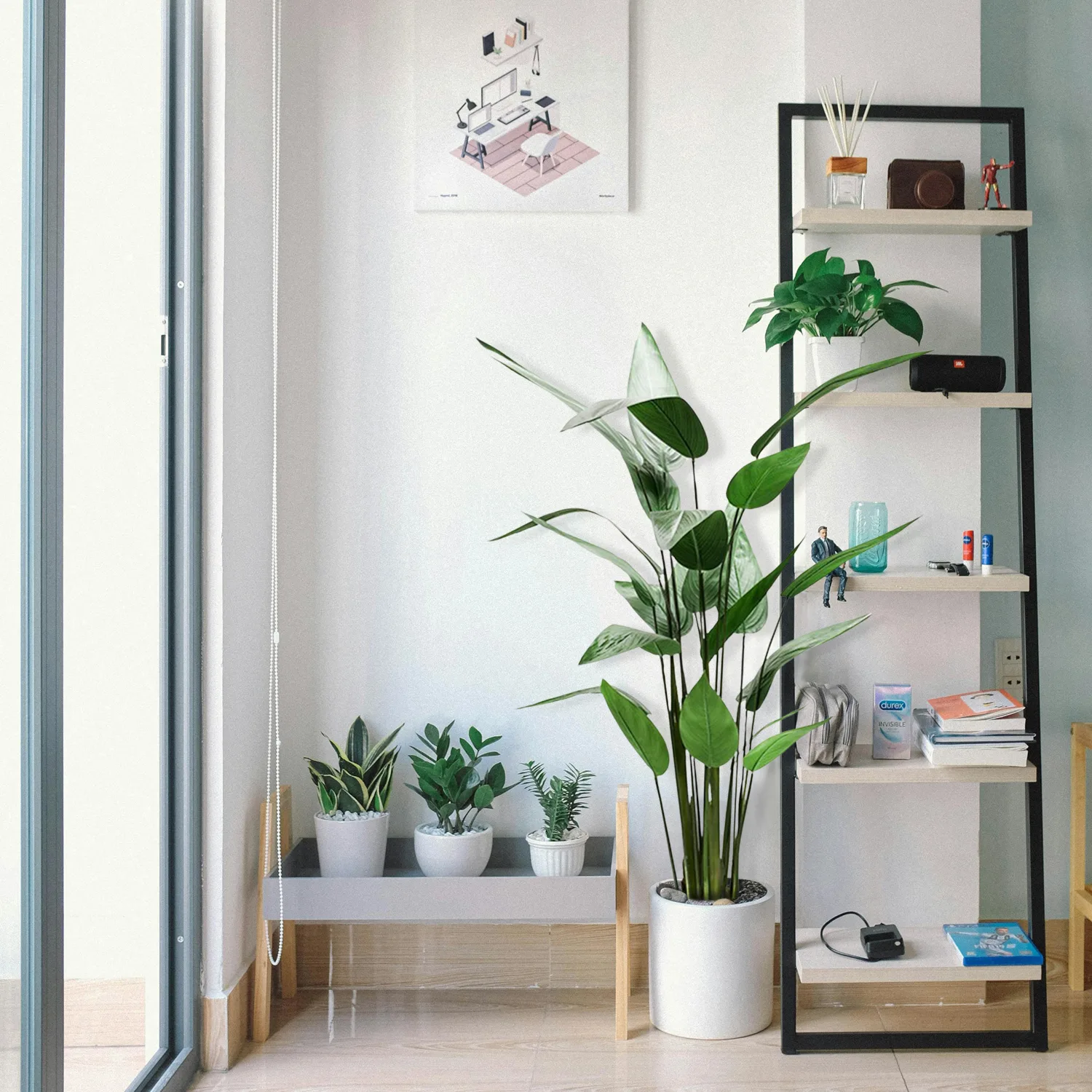 Decoración con planta artificial heliconia