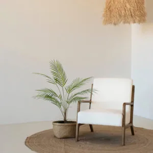 Decoración con planta artificial chamaedorea