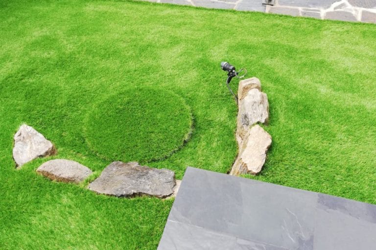 Drainage du gazon artificiel